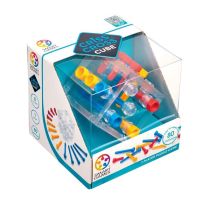 Face avant de la boîte d'emballage du jeu de réflexion "Criss Cross Cube" de SmartGames. Le coffret blanc et bleu canard dispose d'une face transparente laissant apparaître le matériel de jeu : un cube translucide traversé par des vis colorées. Les mentio