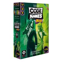 Boîte du jeu de société Codenames : Duo, présentée en perspective sur fond blanc. Couverture aux couleurs vertes et jaunes illustrant deux agents secrets en costume, une femme aux cheveux verts et un homme portant des lunettes. Le logo Codenames Duo appar