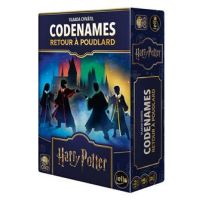 Boîte du jeu Codenames Retour à Poudlard Harry Potter avec silhouettes de sorciers devant le château de Poudlard dans une ambiance magique nocturne.
