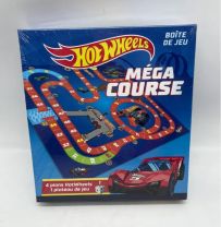 Boîte du jeu Hot Wheels Méga Course avec plateau de jeu coloré représentant un circuit de course et voiture rouge, univers dynamique et ludique. Achat sur Divertistore.com.