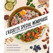 Couverture du livre "L'assiette spécial ménopause" par Marion Chibrard-Burdy et Sibylle Naud chez Hachette Cuisine. Le visuel lumineux présente une grande assiette de plats sains coupée en diagonale, parsemée tout autour d'ingrédients bruts comme des myrt