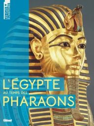 Couverture de L’Égypte au temps des Pharaons montrant symboles égyptiens et hiéroglyphes.