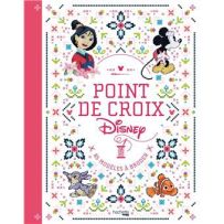Couverture du livre Point de croix Disney avec motifs broderie et personnages Disney emblématiques