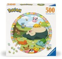 Boîte du puzzle rond Pokémon de 500 pièces par Ravensburger, illustrée avec Pikachu, Rondoudou, Bulbizarre, Salamèche, Carapuce, Évoli et Ronflex endormi dans un décor fleuri.