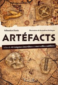 Couverture du livre "Artéfacts - Atlas de 45 énigmes interdites et merveilles oubliées". Le fond illustre une ancienne carte de navigation craquelée couleur parchemin. Quatre objets archéologiques énigmatiques y sont posés : un oiseau en bois sculpté, un 