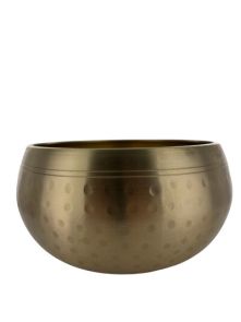 Bol chantant tibétain martelé d’environ 15 cm, finition dorée avec motifs martelés traditionnels, utilisé pour la méditation, la relaxation et les pratiques énergétiques.