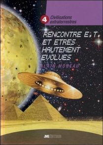 Couverture du livre Civilisations extraterrestres Tome 4 – Rencontres extraterrestres et êtres hautement évolués d'Alain Moreau, avec une soucoupe volante dorée survolant des pyramides égyptiennes, une immense planète jaune et un ciel étoilé, surmontés d'