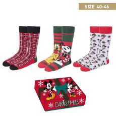 Lot de 3 paires de chaussettes Disney Mickey taille 40-46 avec motifs variés : une paire rouge à carreaux avec têtes de Mickey, une paire verte avec Mickey et Pluto, et une paire blanche avec imprimés Mickey, présenté avec une boîte cadeau rouge thème Noë