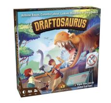Boîte du jeu de société Draftosaurus. L'illustration humoristique montre un immense T-Rex rugissant de toutes ses dents face à deux visiteurs inconscients (un garçon prenant un selfie et une fille promenant son chien) derrière une palissade en bois. À dro