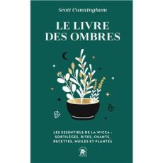 Couverture du livre Le Livre des Ombres de Scott Cunningham (Poche). Un design mystique vert sombre orné de plantes et d'un chaudron magique pour explorer les rituels essentiels de la Wicca.