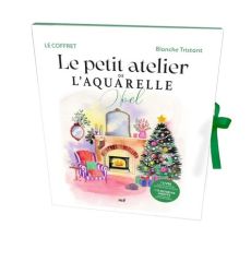 Coffret Le Petit Atelier de l'Aquarelle de Noël de Blanche Tristant, blanc avec un ruban vert, illustré d'un salon chaleureux avec une cheminée allumée, un sapin de Noël décoré, des cadeaux et des fauteuils colorés peints à l'aquarelle.