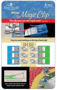 Packaging des "Mini Magic Clips" de Taylor Seville Originals. Le lot contient 6 petites pinces plates colorées (bleues et vertes) conçues pour la couture.
