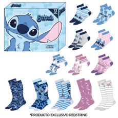 Vue des chaussettes Stitch dépliées, présentant les différents motifs et couleurs.